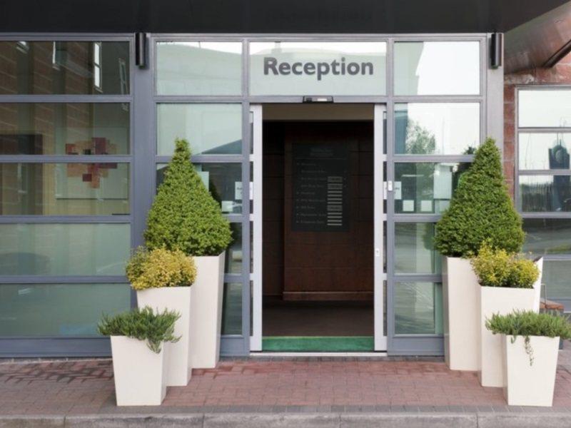 Holiday Inn Manchester - Central Park, An Ihg Hotel מראה חיצוני תמונה