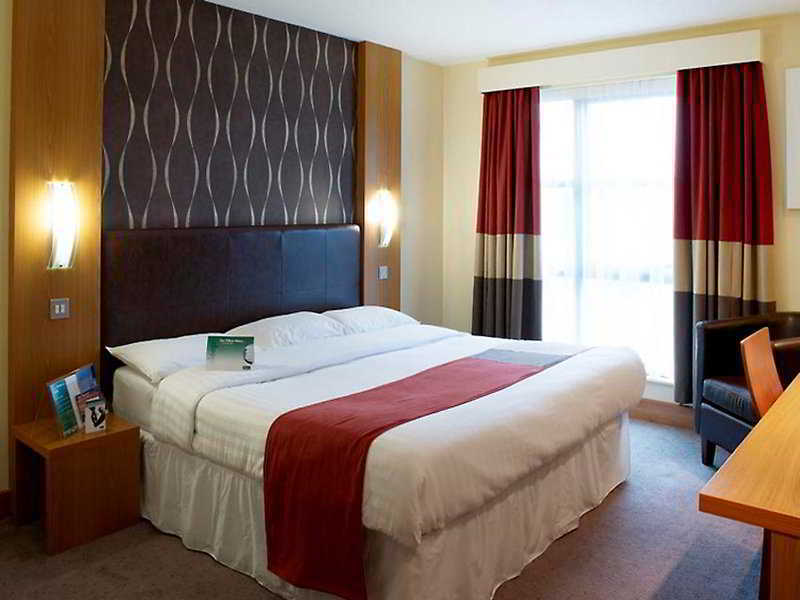 Holiday Inn Manchester - Central Park, An Ihg Hotel מראה חיצוני תמונה